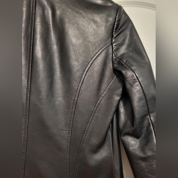 Vintage 90's, Y2k, Genuine Danier Leather Blazer/Jacket Size Small. Worn once - Picture 6 of 10